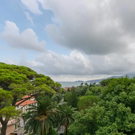 Hintown Fabulous Montuoro In * Rapallo
