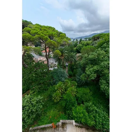 Hintown Fabulous Montuoro In Rapallo